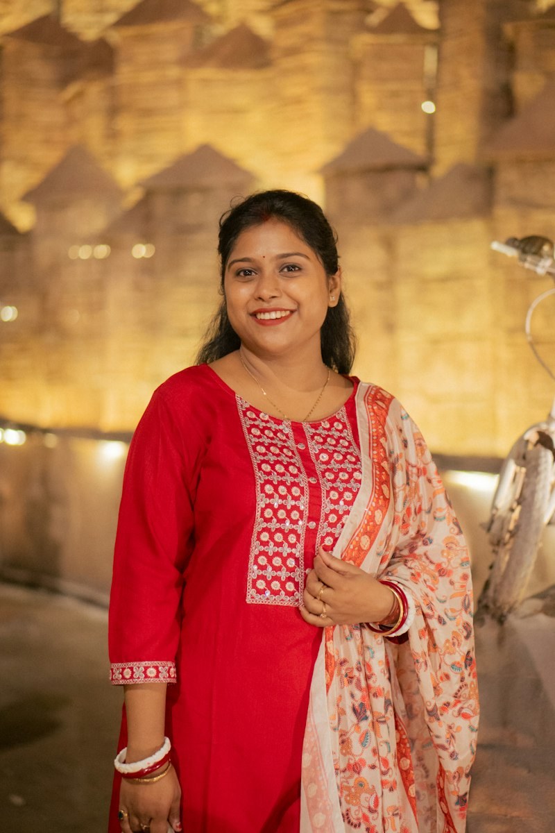 Roz Marra Straight Kurta 2 Piece Solid Cambric Suit in Kaali