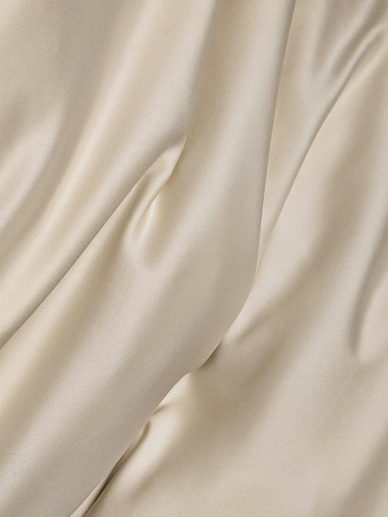 Mehfil Katan Silk · Laal